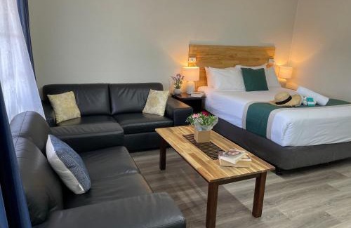 Taree Hotel | Cozy Highway Motor Inn Taree with Hot Tub & Breakfast