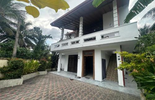 Western Province House | Budget-Friendly Stay at Highway Reach Layathraa with Kitchen