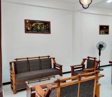 Mahara Apartment | Family-Friendly Highway Twin Home in the West Wing