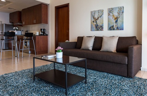 Jumeirah Lake Towers Apartment | Relax at HiGuests: Lake View with Pool & Ocean Access