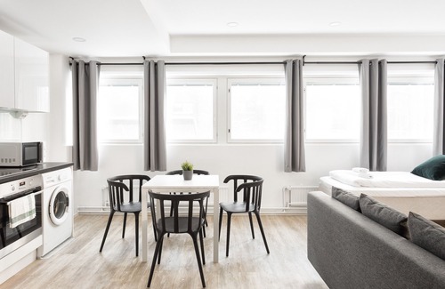 Lantinen District Apartment | Discover Hiisi Homes Helsinki Haaga: Pet-Friendly Retreat