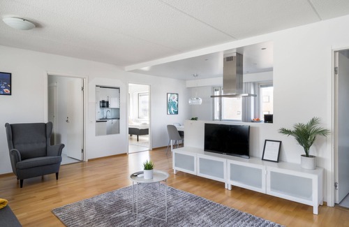 Lantinen District Apartment | Discover Hiisi Homes Helsinki Haaga: Pet-Friendly Retreat