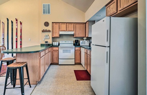 Mercersburg House | Inviting 'Ridgetop Retreat' - Steps to Hiking & Biking Trails