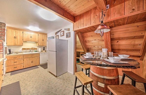 Trinity Center Cabin | Inviting Trinity Center Cabin with Deck & Spa Amenities