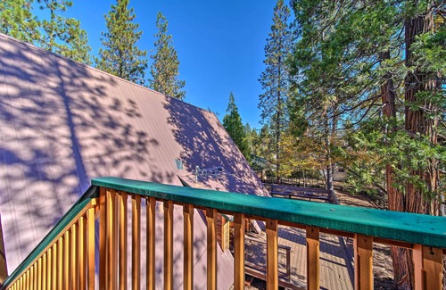 Trinity Center Cottage | Cozy Trinity Center Cabin with Deck & Ocean View