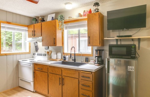 Avery Apartment | Hike & Fish: Mountain Getaway in Avery!