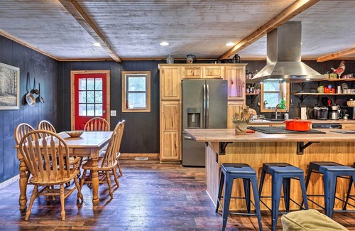 New Site House | Idyllic Cabin Retreat: Enjoy Hiking and Spa Amenities!
