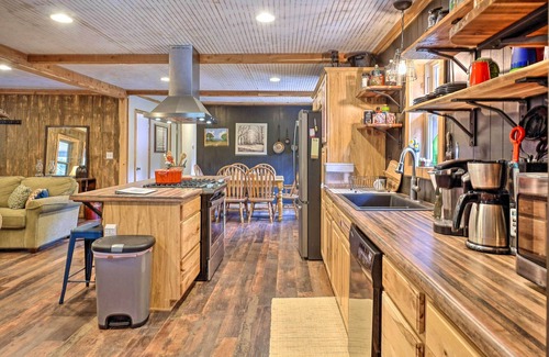 New Site House | Idyllic Cabin Retreat: Enjoy Hiking and Spa Amenities!