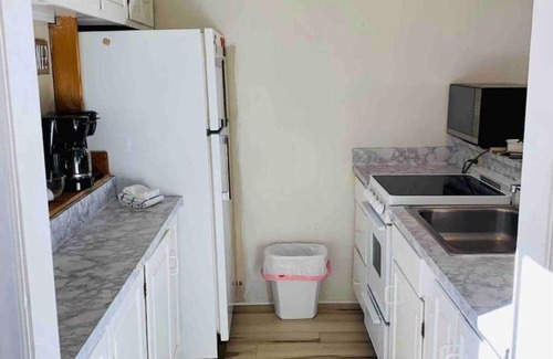 Beech Mountain Condo | Walk to the Slopes: Pet-Friendly Hotel with Pool & Spa