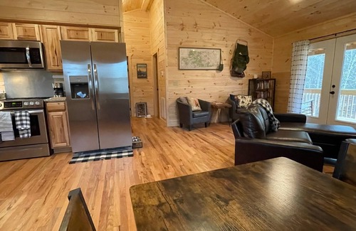 Murphy Cabin | Hiker’s Hideaway Cabin with Forest View & Inviting Hot Tub