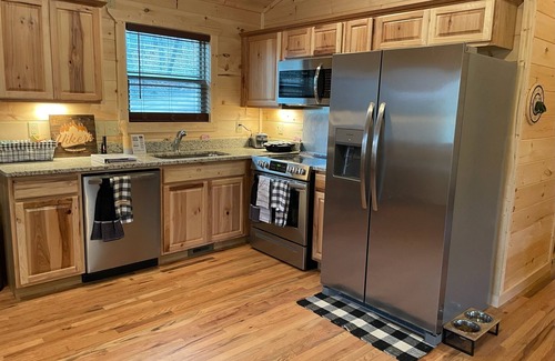 Murphy Cabin | Hiker’s Hideaway Cabin with Forest View & Inviting Hot Tub