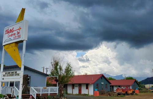Cimarron Hotel | Pet-Friendly Hikers Cimarron Inn & RV Park: 9/10 Rated Stay