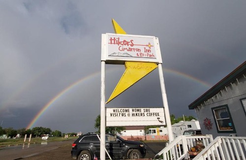 Cimarron Hotel | Pet-Friendly Hikers Cimarron Inn & RV Park: 9/10 Rated Stay