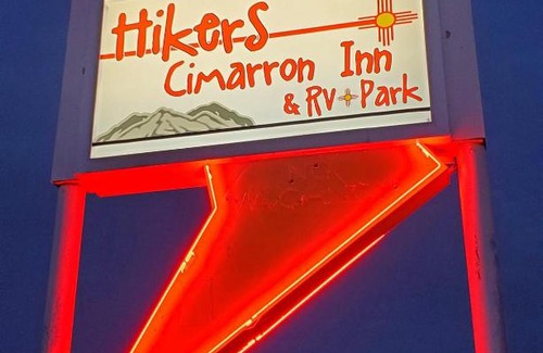 Cimarron Hotel | Pet-Friendly Hikers Cimarron Inn & RV Park: 9/10 Rated Stay