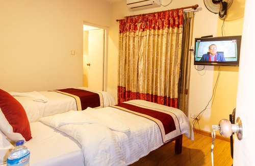 Thamel Hotel | Hikers Haven - Cozy Retreat with Pool and Breakfast