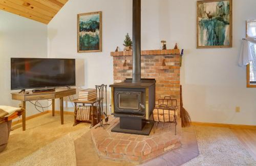 Pine House | Pet-Friendly Pine Getaway with Spa & 2 Decks, Near Downtown