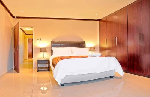 Windhoek House | Hiking at Daan Viljoen Game Reserve! Swimming Pool, Minutes to Maerua Mall!