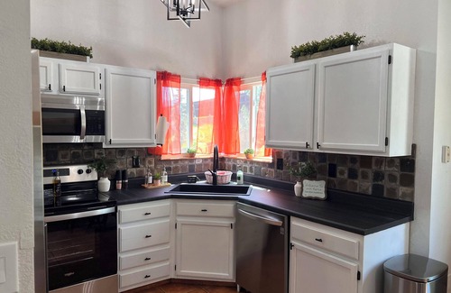 Mountain Shadows House | Outdoor Adventure Awaits: Biking, Hiking & Hot Tub Retreat