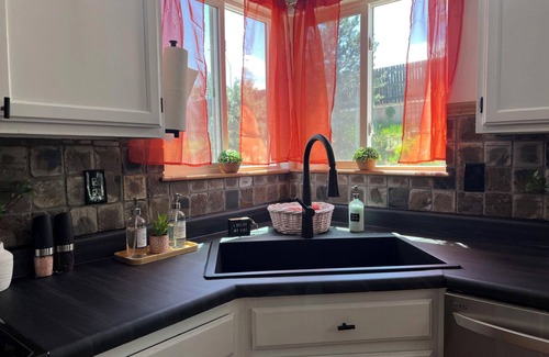 Mountain Shadows House | Outdoor Adventure Awaits: Biking, Hiking & Hot Tub Retreat