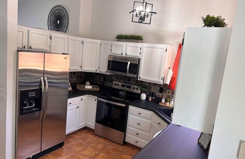 Mountain Shadows House | Outdoor Adventure Awaits: Biking, Hiking & Hot Tub Retreat