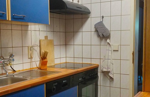 Neuhaus am Rennweg House | Cozy Retreat on the Rennsteig: Pet-Friendly with Spa & Pool