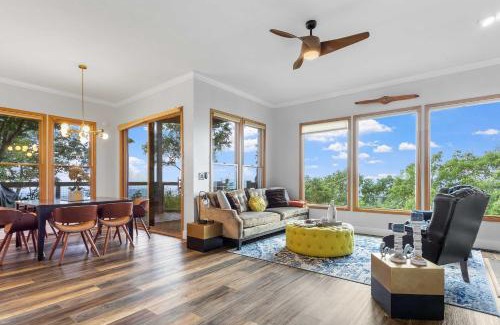 Mountain Air Apartment | Guest Rated 10/10: Pet-Friendly Condo with Balcony Access