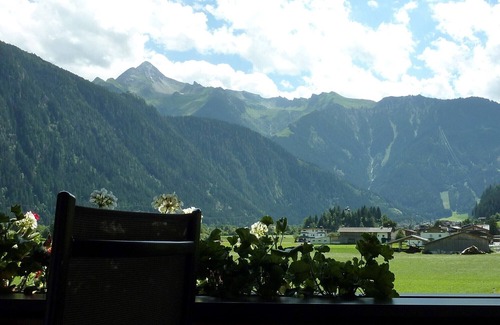 Hoarberg Apartment | Explore Nature: Hiking & Cycling with Spa and Hot Tub