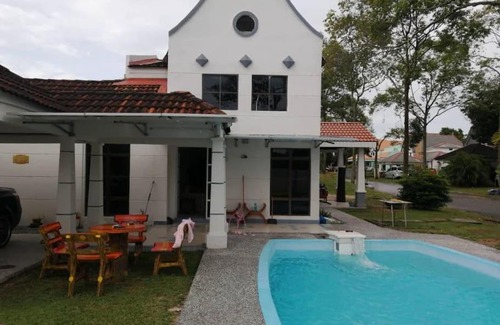 Alor Gajah Villa | Experience Hilal Sofia 933Villa: Family-Friendly Resort