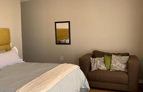 Ga-Rankuwa Bed & Breakfast | Discover HiLands Peak B&B with Pool & Family-Friendly Comfort