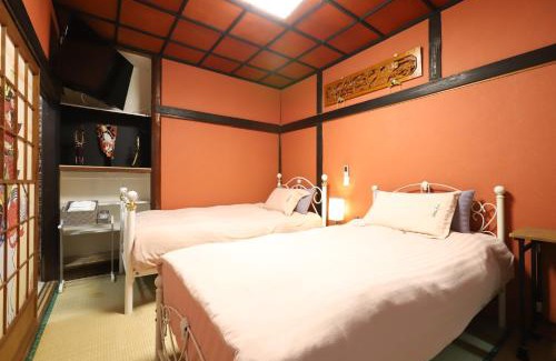Kashiwa House | Budget-Friendly Hilda Inn: Family Amenities & Kitchen Access