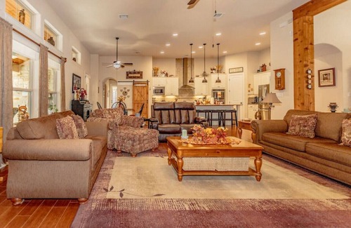 Austin House | Pet-Friendly Hill Country Ranch Home with Heated Pool & Views
