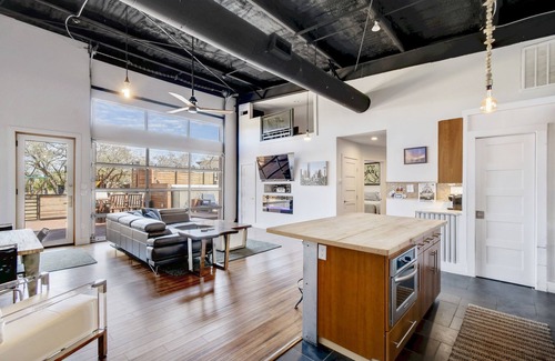 Dripping Springs House | Modern Hill Country Retreat with Hot Tubs & Scenic Views