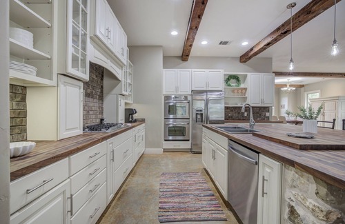 Dripping Springs House | Hill Country Escape | Hot Tub | Pet Friendly