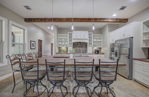 Dripping Springs House | Hill Country Escape | Hot Tub | Pet Friendly