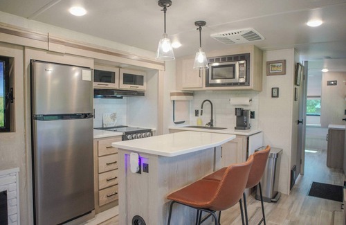 Oatmeal House | Hill Country Glamping Escape: Cozy RV with Pool