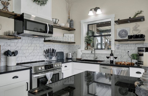 Fredericksburg House | Inviting Hill Country Hideaway with Fire Pit and Hot Tub