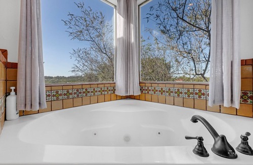 Austin House | Hill Country Mansion | Event Venue | Pool | Spa