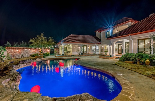 Austin House | Hill Country Mansion with Pool, Spa & 10/10 Guest Rating