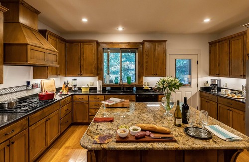 Hunt House | HILL COUNTRY OASIS W/ HOT TUB & FIREPLACE BOOK NOW FOR OCT 23/APRIL 24 ECLIPSES