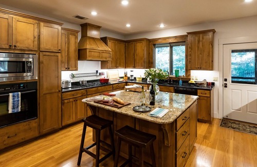 Hunt House | HILL COUNTRY OASIS W/ HOT TUB & FIREPLACE BOOK NOW FOR OCT 23/APRIL 24 ECLIPSES