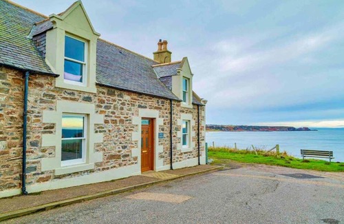 Cullen House | Hill Crest - Cliff Top Cottage with Oceanfront Views