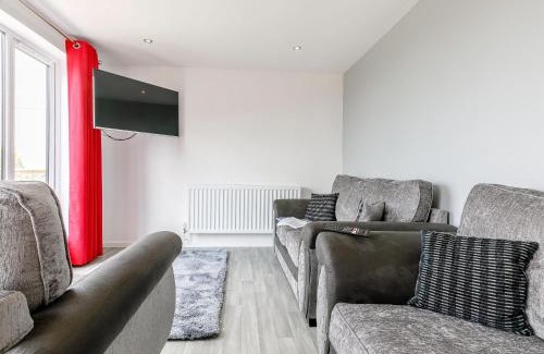 Gainsborough House | Guest Rated: Hill Crest Lodge 9.7/10 with Hot Tub & Family Amenities