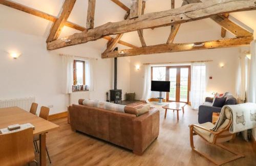 Longtown House | Cozy Hill Farm Cottage: A Family and Pet Friendly Escape