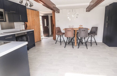 Nantwich Cottage | Hill Farm: Pet-Friendly Character Cottage in Wrenbury