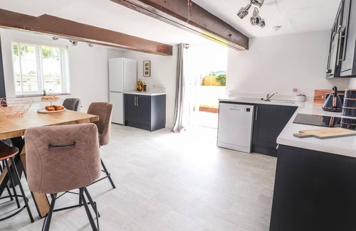 Nantwich Cottage | Hill Farm: Pet-Friendly Character Cottage in Wrenbury
