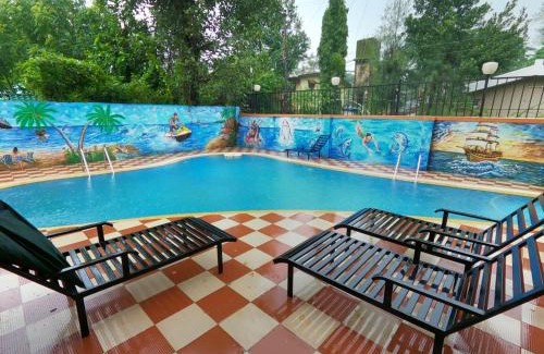 Lonavala Hotel | Relax at Hill Forest Resort with Ocean View & Pool Access