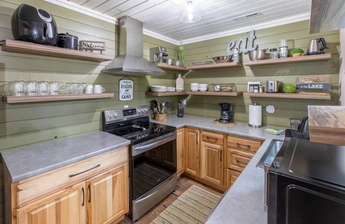 Minocqua House | Hill Hideaway Cottage Unit 2: Guest Rated 9.6 & Lake Views