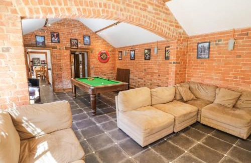 Nether Heyford House | Guest Rated 8.8: Hill House Farm with Pool & Pet Friendly