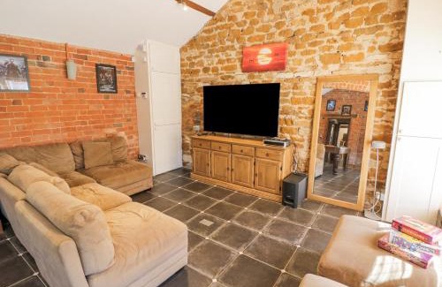 Nether Heyford House | Guest Rated 8.8: Hill House Farm with Pool & Pet Friendly