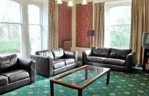 Swarkestone House | Pet-Friendly Hill House with Family Amenities Await You